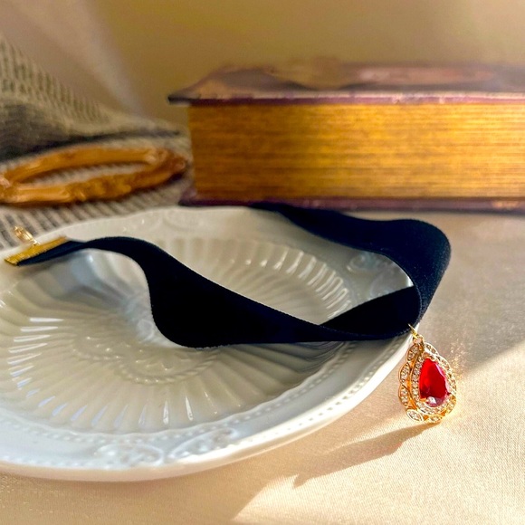 Jewelry - Vintage 18k Victorian Vampire Red Stone Velvet Black Ribbon Choker Halloween